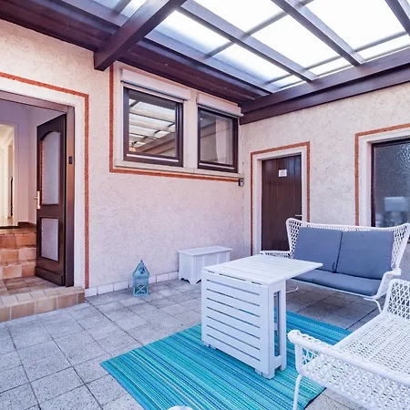 Charmante -altes Kino- 2sz-2bad-terrasse-netflix Lägenhet *