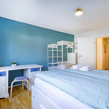 Lägenhet Charmante -altes Kino- 2sz-2bad-terrasse-netflix *