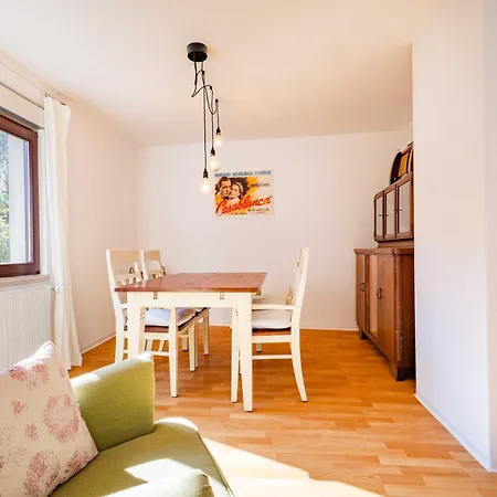 Charmante -altes Kino- 2sz-2bad-terrasse-netflix