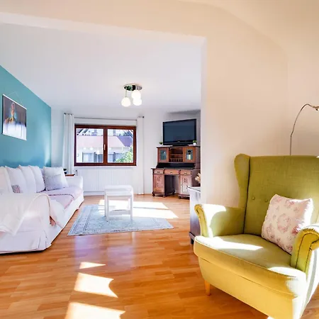 Apartament Charmante -altes Kino- 2sz-2bad-terrasse-netflix Baden-Baden