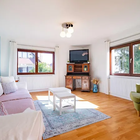 Charmante -altes Kino- 2sz-2bad-terrasse-netflix *