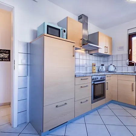 Charmante -altes Kino- 2sz-2bad-terrasse-netflix Appartement *