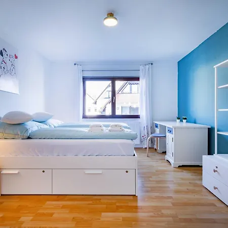 Charmante -altes Kino- 2sz-2bad-terrasse-netflix * Baden-Baden