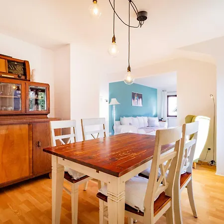 Charmante -altes Kino- 2sz-2bad-terrasse-netflix Apartment Baden-Baden