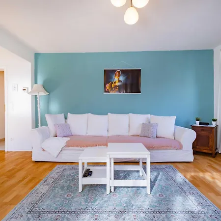 Charmante -altes Kino- 2sz-2bad-terrasse-netflix Apartment Baden-Baden